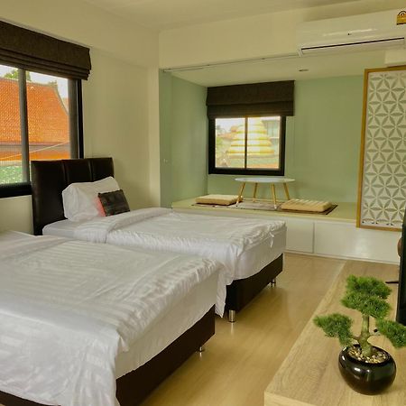 Хостел Baan Ploy In (Adults Only) Чиангмай Экстерьер фото