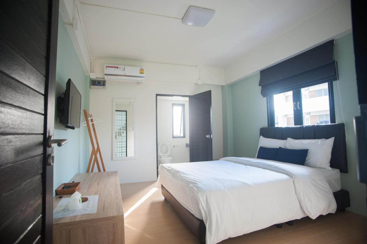 Хостел Baan Ploy In (Adults Only) Чиангмай Экстерьер фото