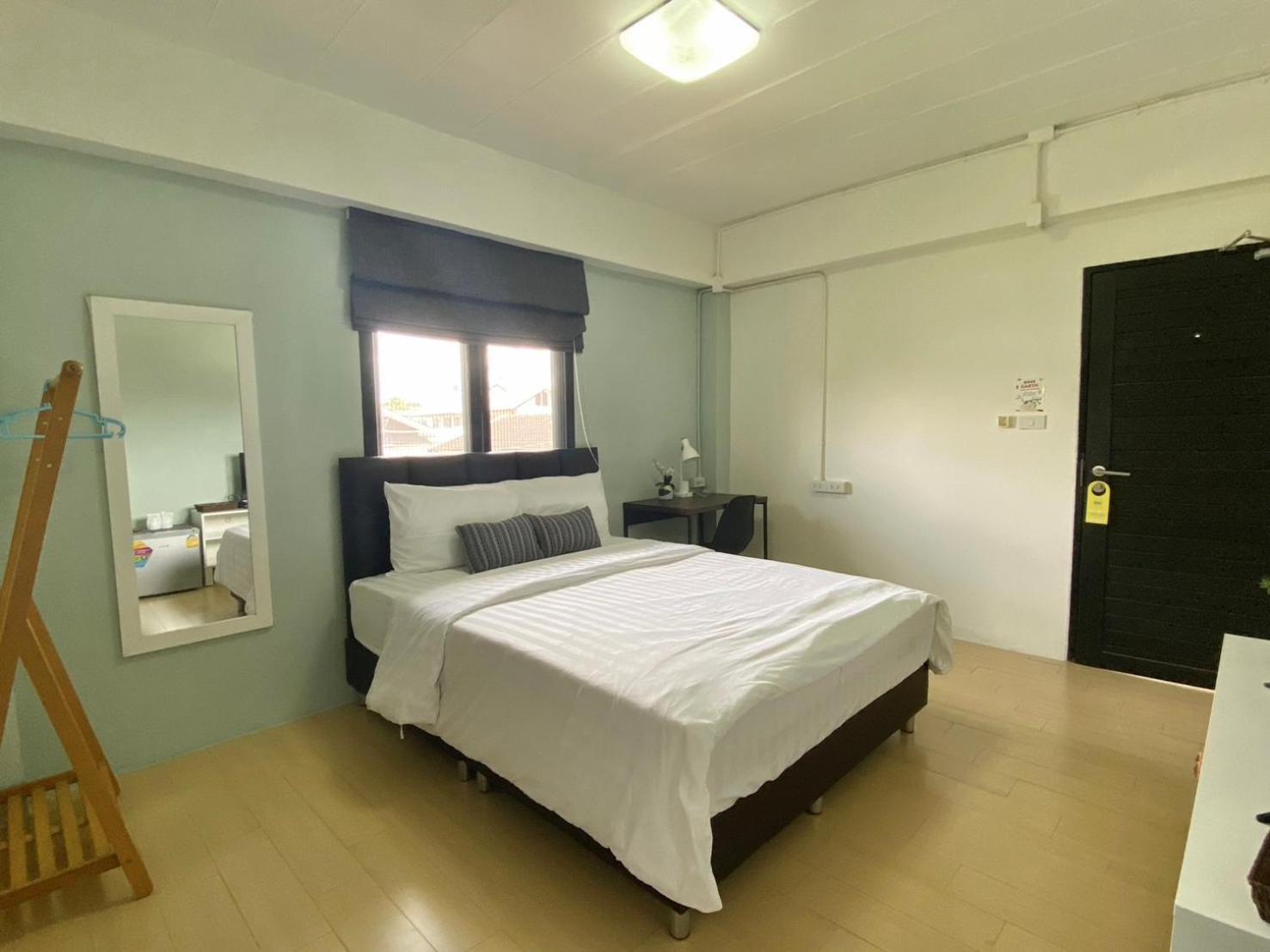 Хостел Baan Ploy In (Adults Only) Чиангмай Экстерьер фото