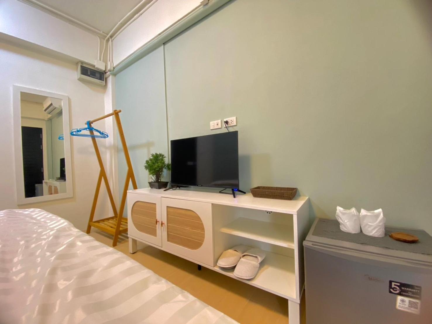 Хостел Baan Ploy In (Adults Only) Чиангмай Экстерьер фото