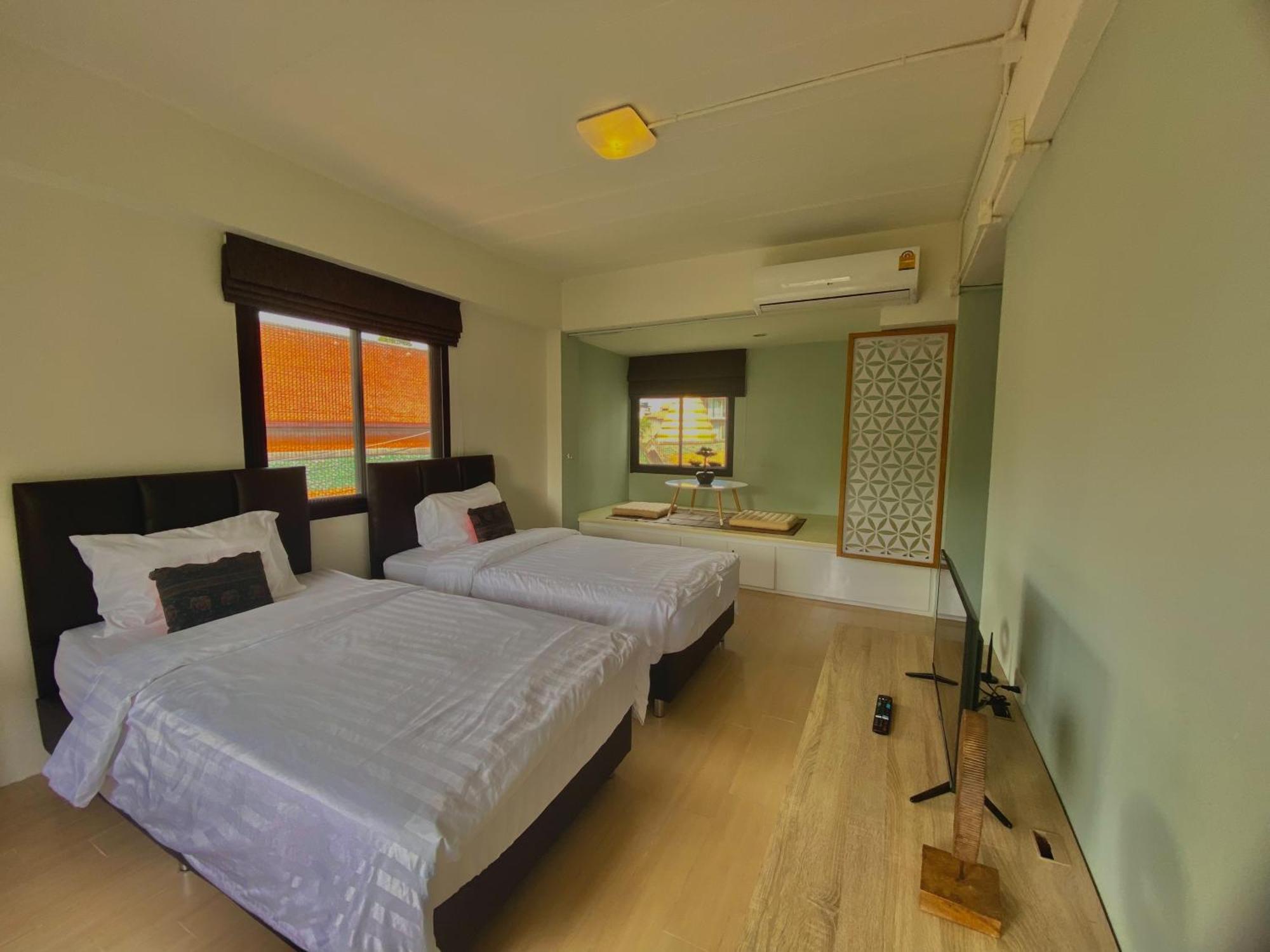 Хостел Baan Ploy In (Adults Only) Чиангмай Экстерьер фото