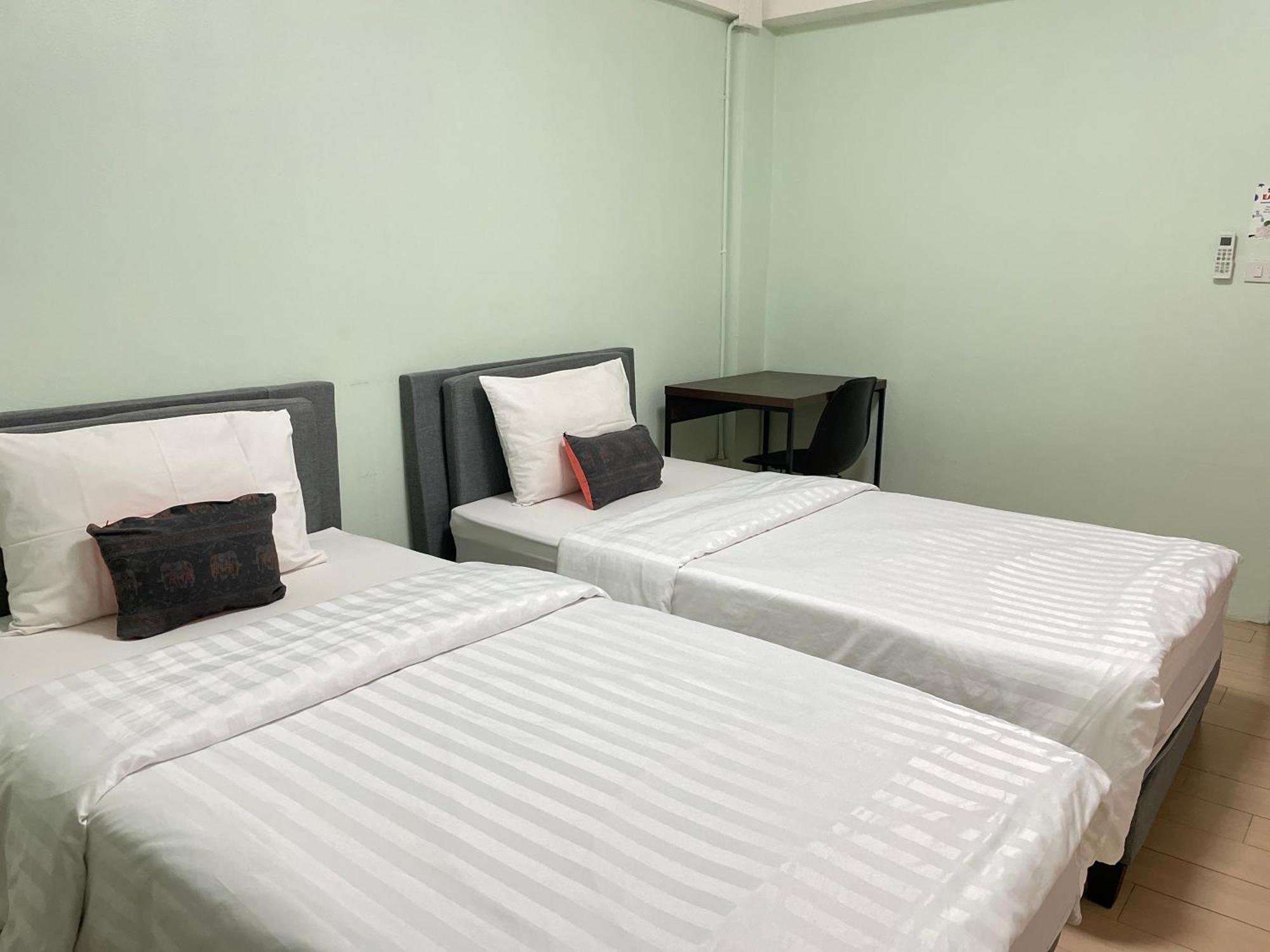 Хостел Baan Ploy In (Adults Only) Чиангмай Экстерьер фото