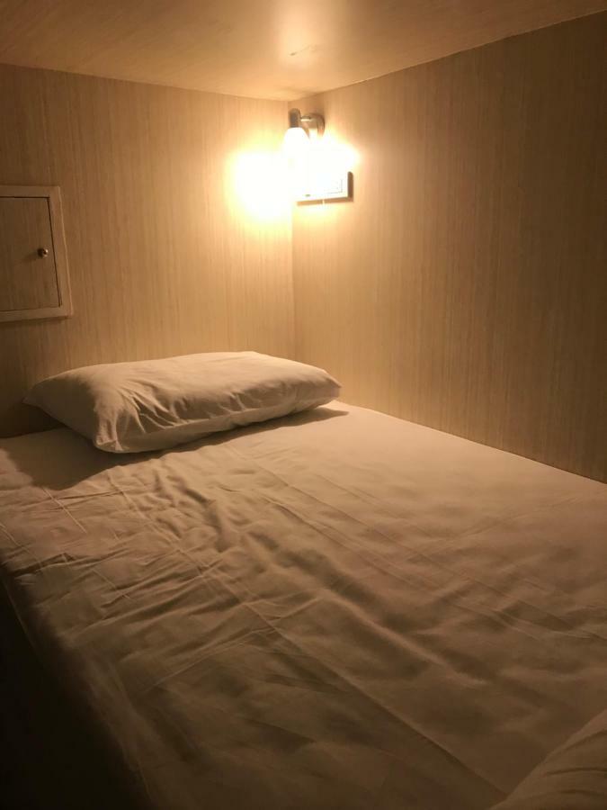 Хостел Baan Ploy In (Adults Only) Чиангмай Экстерьер фото